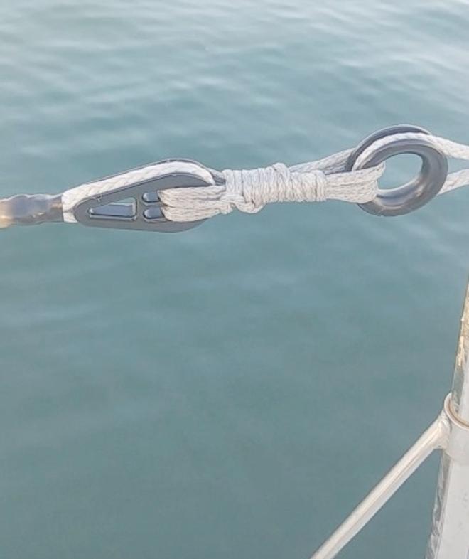 CSS41 Standard Static Lashing Block lashed with 3mm Colligo Dux lashing line to a CSS70 Terminator ® Fitting © Colligo Marine